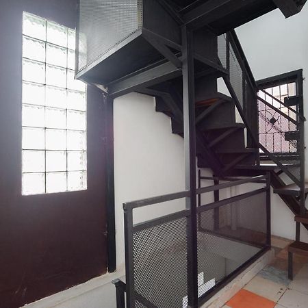 Hotel Reddoorz At Jalan Bangau Palembang Extérieur photo