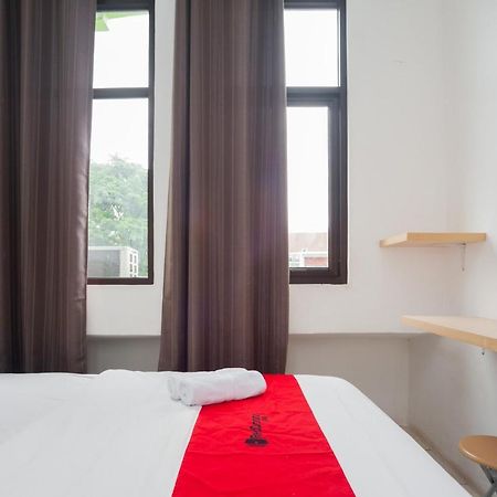 Hotel Reddoorz At Jalan Bangau Palembang Extérieur photo