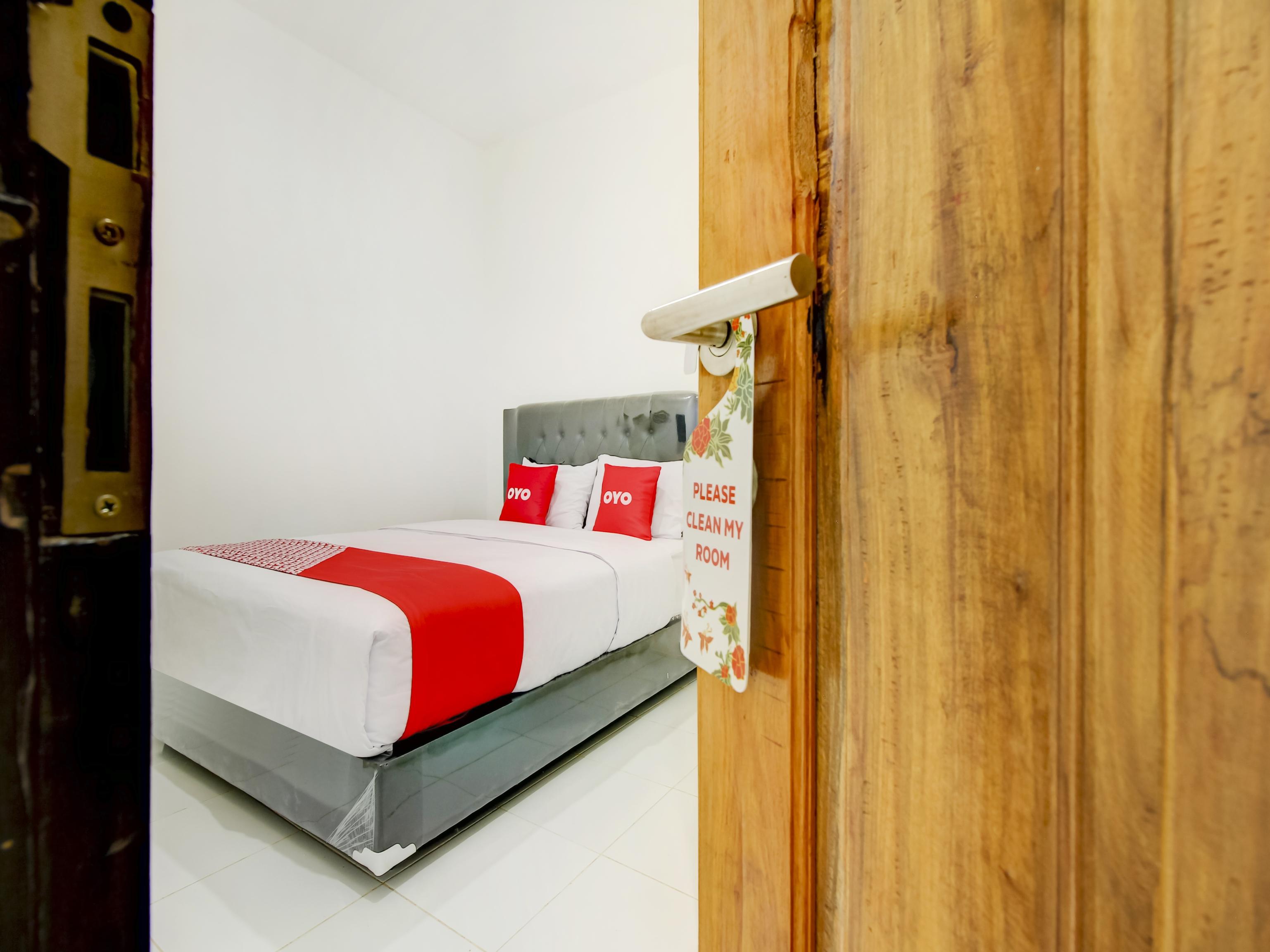 Hotel Reddoorz At Jalan Bangau Palembang Extérieur photo
