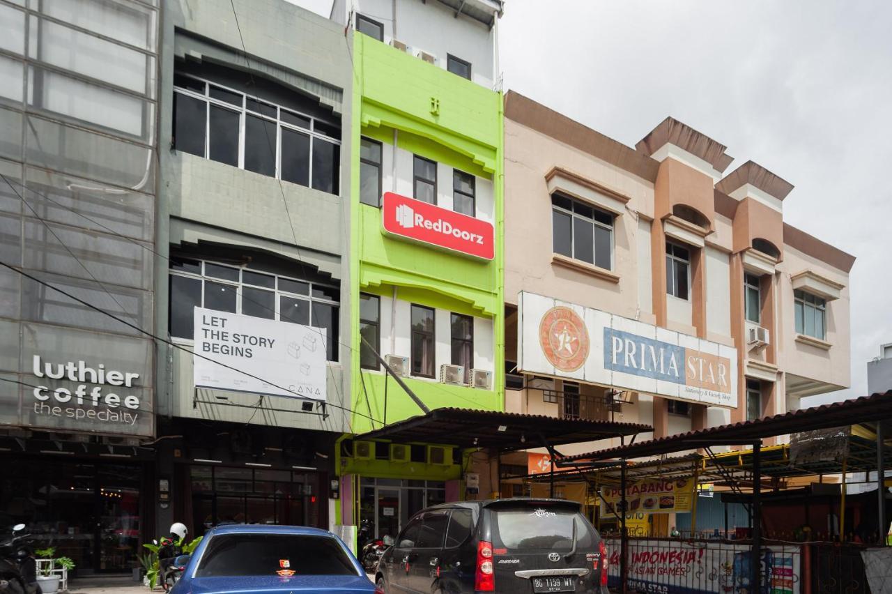Hotel Reddoorz At Jalan Bangau Palembang Extérieur photo