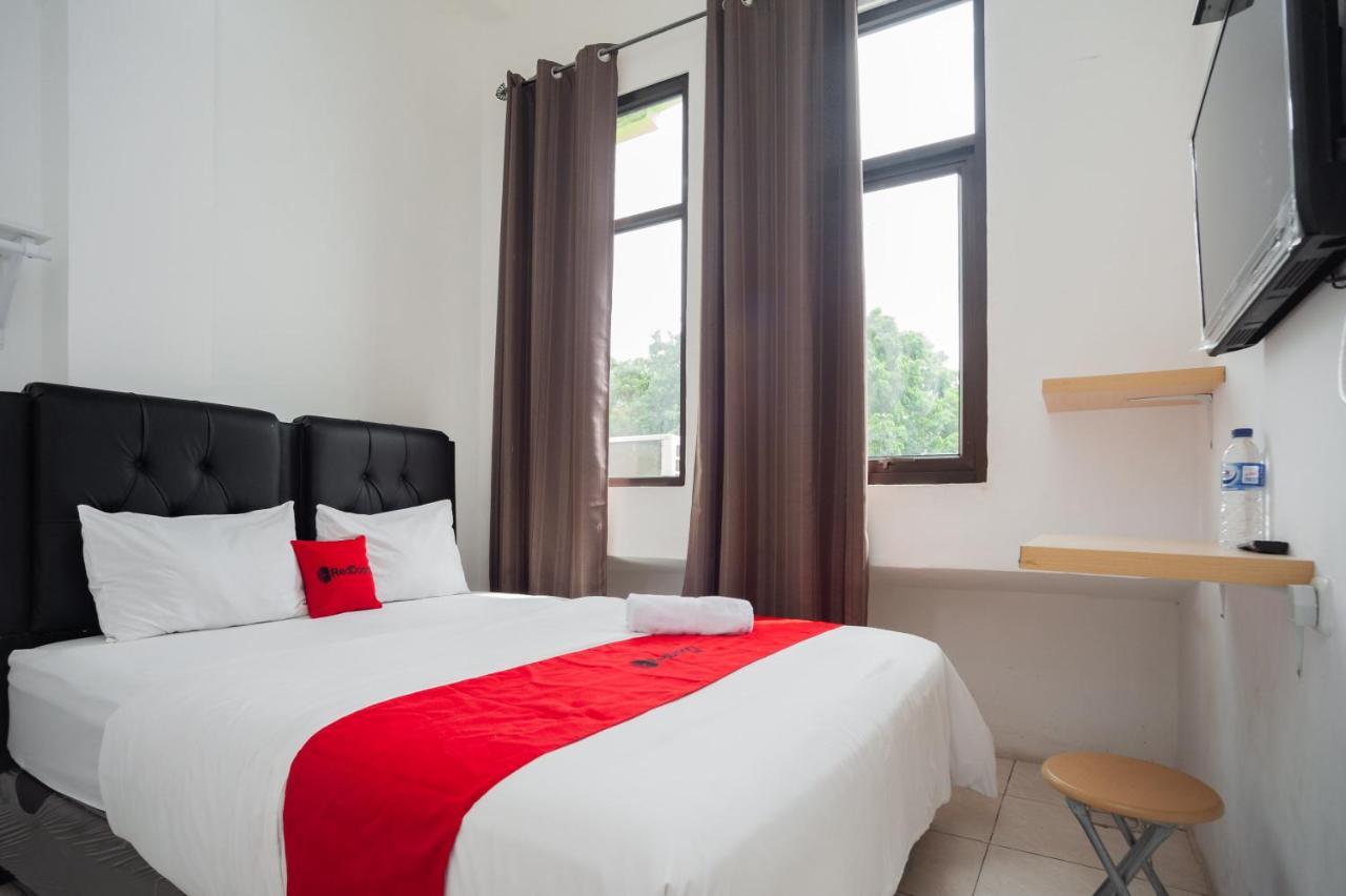 Hotel Reddoorz At Jalan Bangau Palembang Extérieur photo